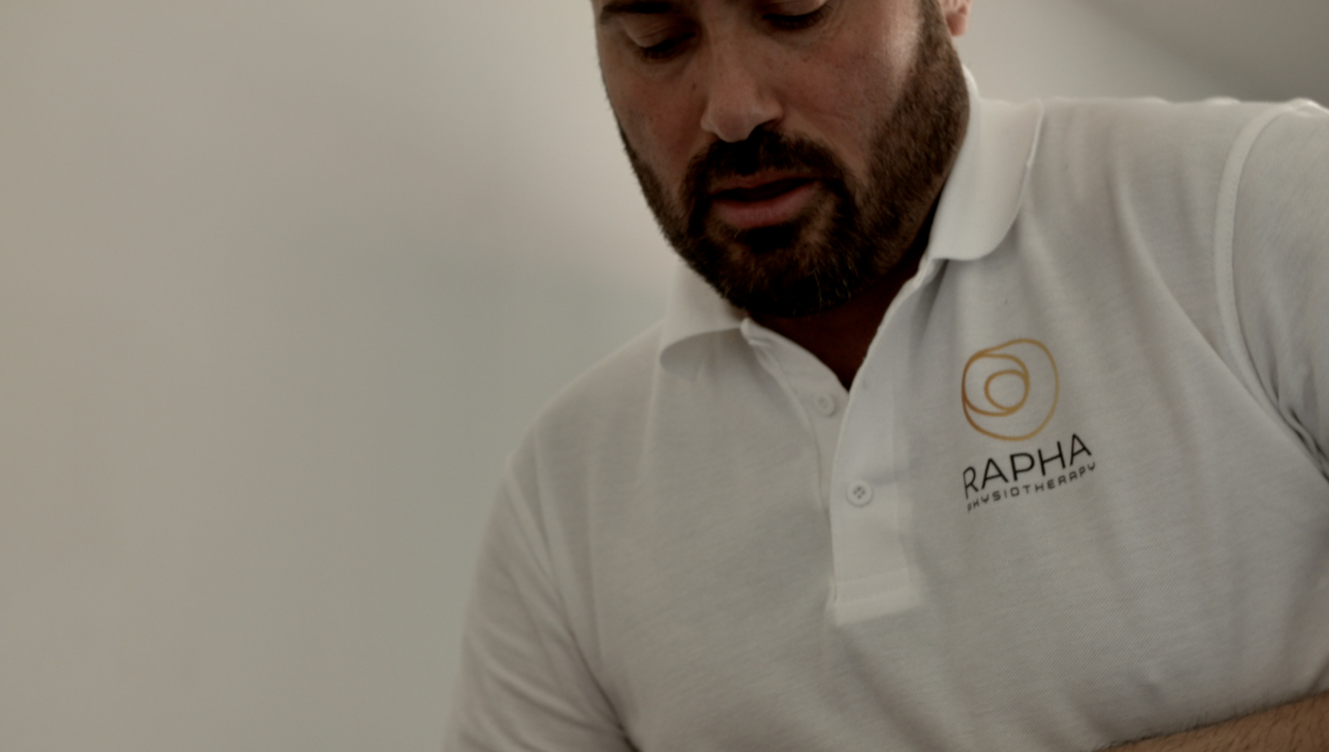 Portrait of Puiu Stoica, founder and physiotherapist at RAPHA PHYSIO