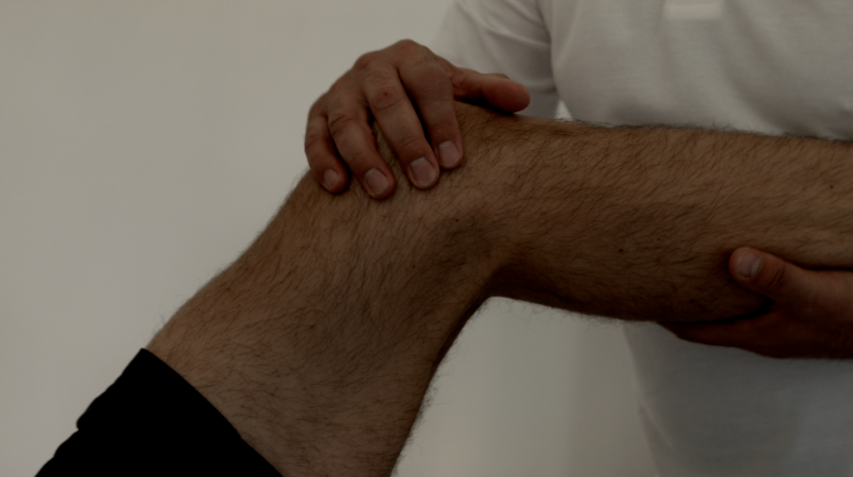 Close-up of a knee physiotherapy assessment